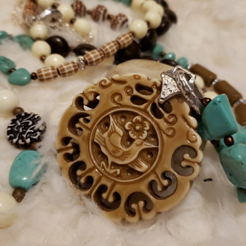 Necklace and bracelet set